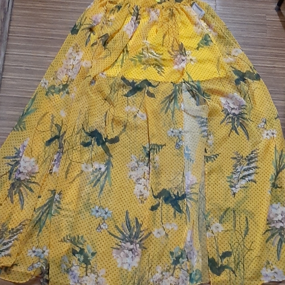 Women's high slit skirt size medium - Picture 2 of 3